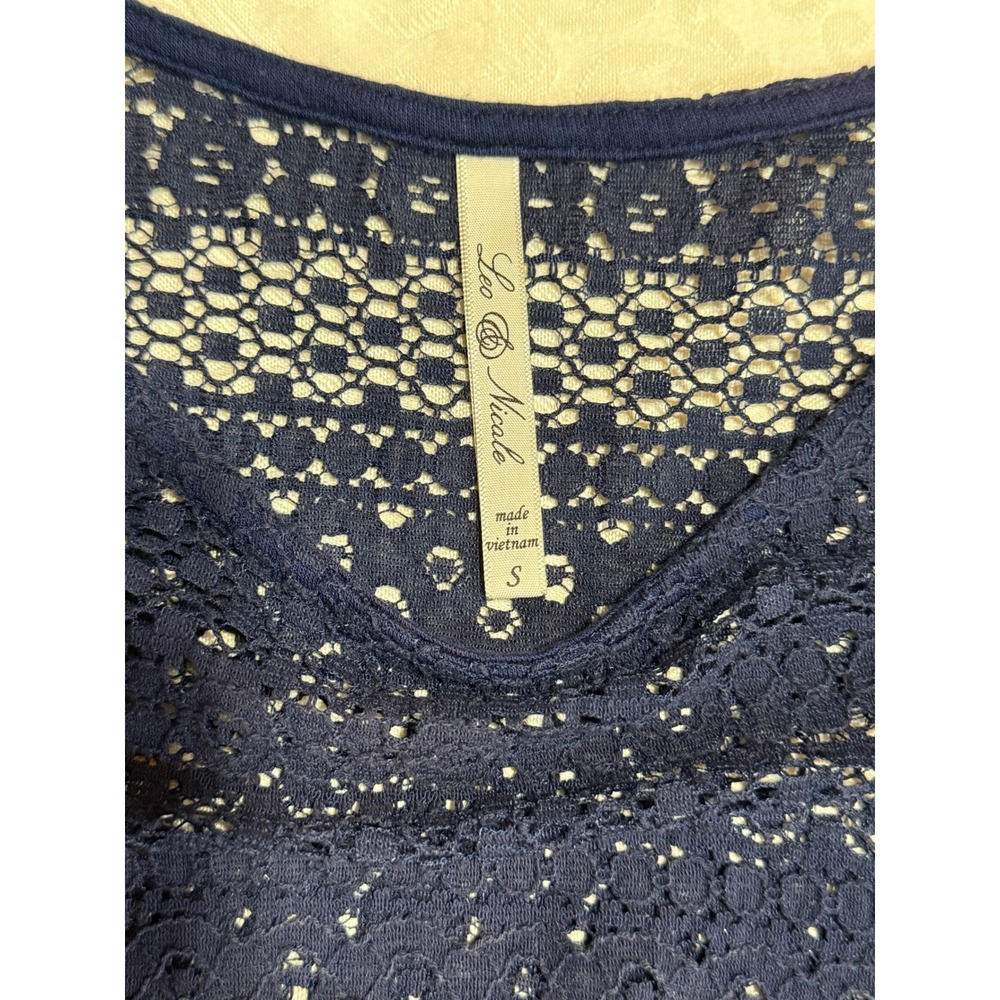 Leo & Nicole Lace Top Womens Small Navy Blue Short Sleeve Scoop Neck Sheer Boho - Picture 4 of 7